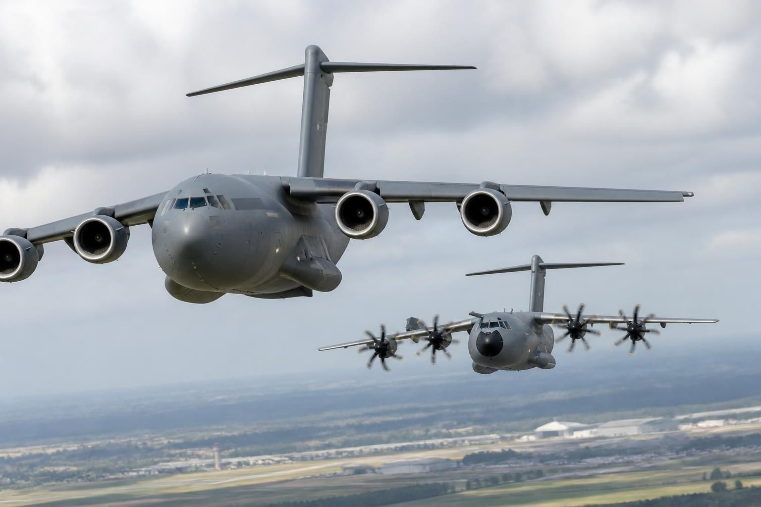 découvrez une comparaison détaillée des versions et capacités du c17 globemaster par rapport à l’a400m, deux avions de transport militaire majeurs.